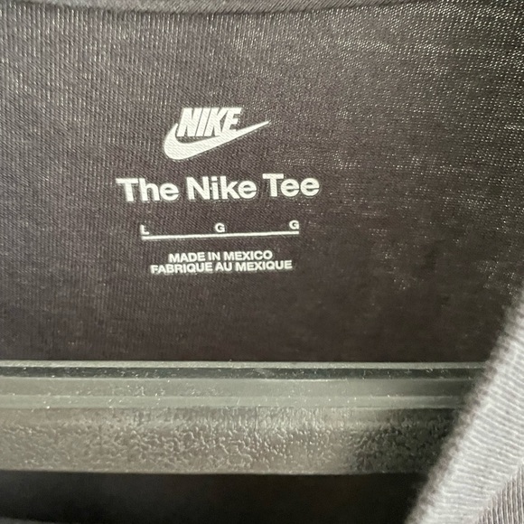 Nike Tee - Picture 3 of 3